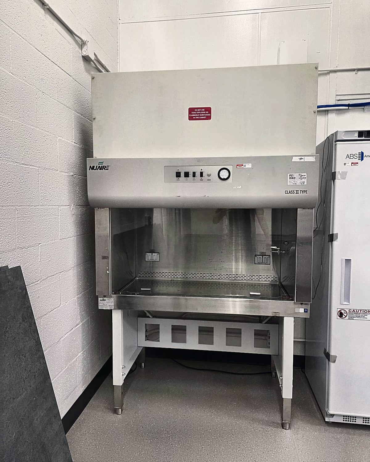 NuAire Class II biosafety cabinet decommissioned by a certified technician